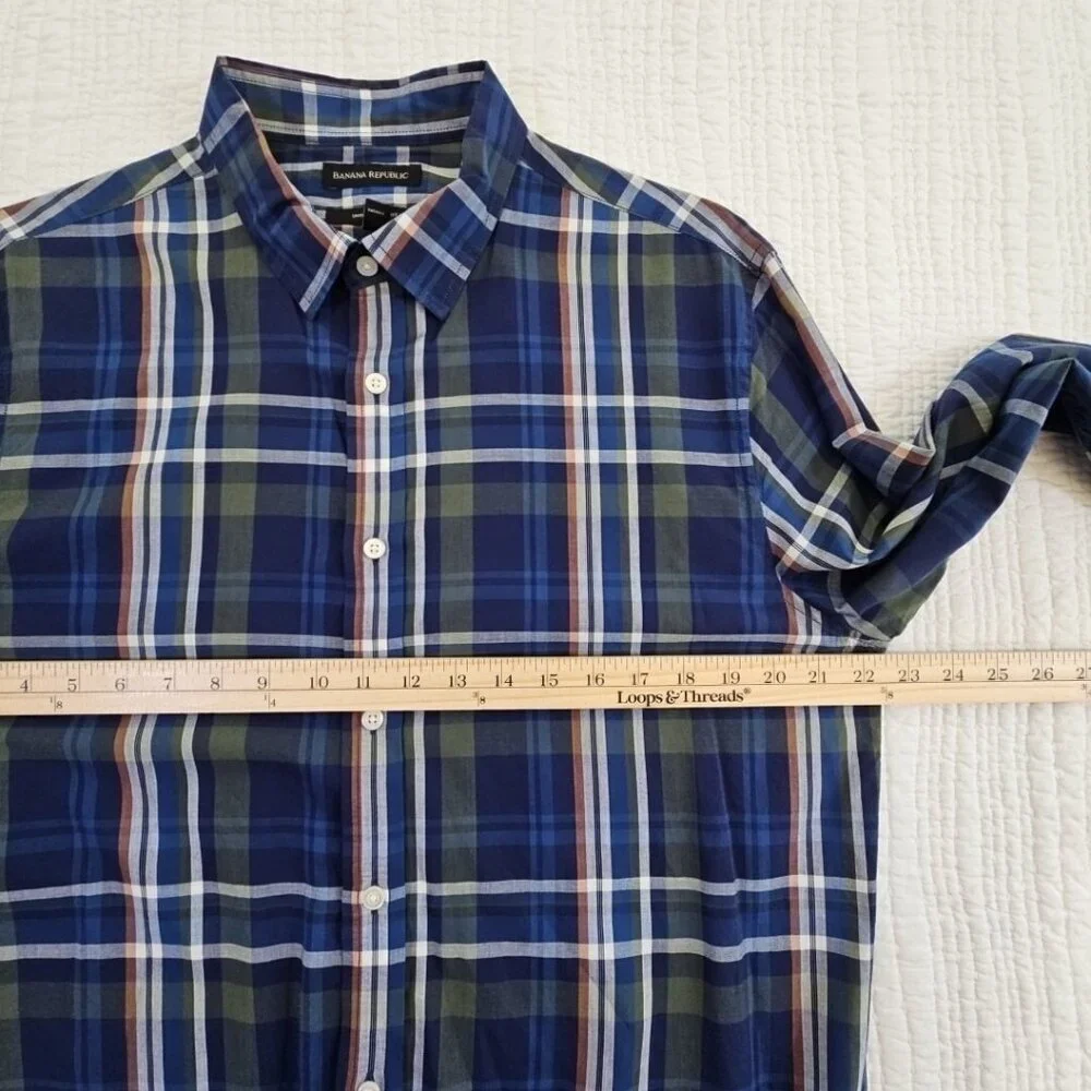Banana Republic Untucked Slim Fit Shirt Men's L Large Navy Blue Plaid EUC‎ LN